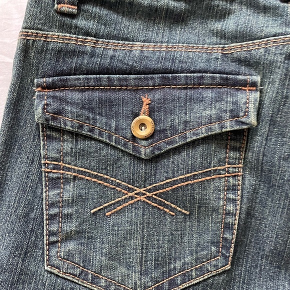 Like new boot cut jeans- size 8 average - Picture 10 of 14